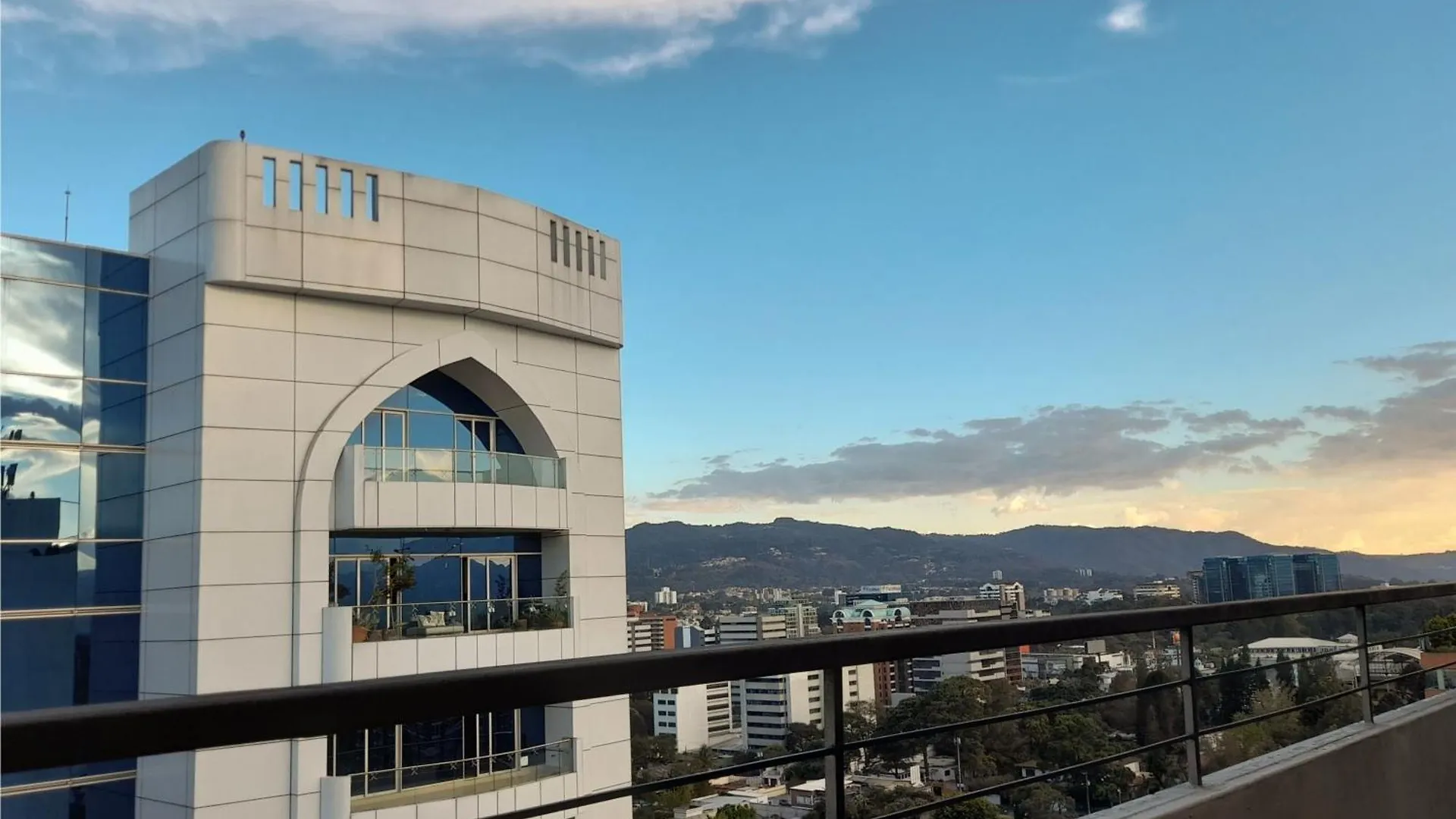 Holiday Inn Guatemala By Ihg 4*, Guatemala City